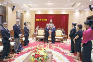 Lãnh đạo cấp cao Tập đoàn Sun Frontier, Nhật Bản làm việc với lãnh đạo thành phố Đà Nẵng.