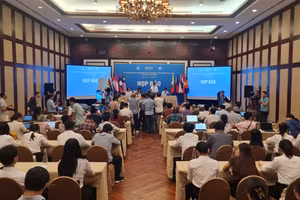 Quang cảnh buổi họp báo, thông tin về Hội nghị Bộ trưởng Thông tin ASEAN lần thứ 16, Hội nghị Bộ trưởng Thông tin ASEAN+3 lần thứ 7 và các Hội nghị Quan chức cấp cao liên quan.