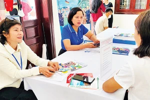 Một phiên giao dịch việc làm tại Hà Nội. (Ảnh nhandan.vn)