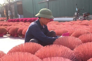 Xã Quảng Phú Cầu là một trong những xã đầu tiên của huyện Ứng Hòa (Hà Nội) triển khai xây dựng điểm du lịch quảng bá làng nghề làm tăm hương. 