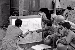 Kíp trắc thủ, phân đội 6 bộ đội tên lửa Thủ đô là đơn vị bắn rơi nhiều máy bay B-52 của Mỹ (12/1972). (Ảnh VĂN BẢO)