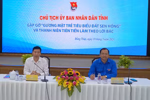 Chủ tịch Ủy ban nhân dân tỉnh Đồng Tháp Phạm Thiện Nghĩa phát biểu tại buổi gặp gỡ đoàn viên, thanh niên. (Ảnh: HỮU NGHĨA)