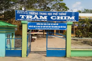 Trường Trung học phổ thông Tràm Chim.