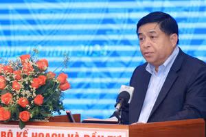 Bộ trưởng Kế hoạch và Đầu tư Nguyễn Chí Dũng công bố kết quả bỏ phiếu Quy hoạch Thủ đô Hà Nội thời kỳ 2021-2030, tầm nhìn đến 2050.