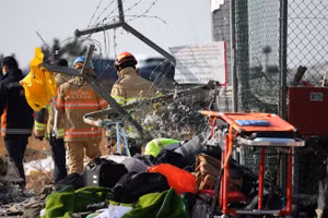 [Ảnh] Lực lượng cứu nạn khẩn trương tìm kiếm thi thể nạn nhân 