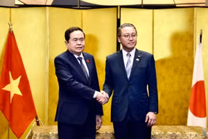 Chủ tịch Quốc hội Trần Thanh Mẫn tiếp Thống đốc tỉnh Nagasaki Oishii Kengo. (Ảnh: TTXVN)