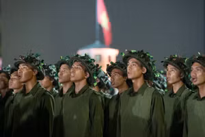 Chương trình nghệ thuật "Hà Nội - Bản hùng ca phố" là sự kiện đặc biệt nằm trong chuỗi các hoạt động kỷ niệm 70 năm Ngày Giải phóng Thủ đô, mang đến sự kết hợp giữa âm nhạc, ánh sáng và trình diễn công nghệ hiện đại 3D mapping; xen kẽ các phóng sự, phỏng vấn nhân chứng lịch sử.