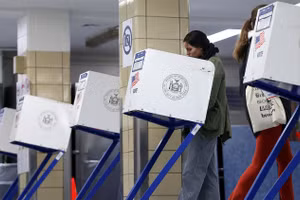 Cử tri bỏ phiếu trong cuộc bầu cử tại Mỹ năm 2024. (Ảnh: Reuters)