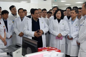 Vượt mọi khó khăn, nỗ lực bảo đảm công tác khám chữa bệnh phục vụ nhân dân dịp Tết