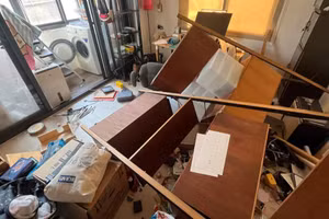 Bên trong một căn hộ tại Đài Loan, Trung Quốc, sau trận động đất ngày 3/4/2024. (Ảnh: Reuters)