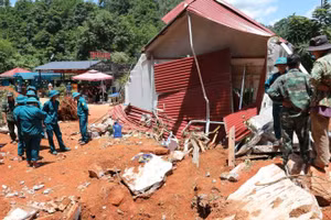 Ngôi nhà bị sụp đổ hoàn toàn do sạt lở đất ở thôn Sài Hồ, Tân Thành, Cao Lộc, (Lạng Sơn).