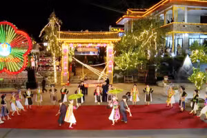 Lễ hội khèn H'Mông khai mạc vào tối 24/4 tại thị trấn Đồng Văn, huyện Đồng Văn (Hà Giang).