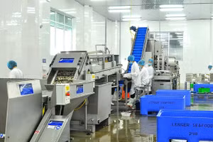 Dây chuyền sản xuất sản phẩm OCOP Nghêu thịt hộp Lenger tại Nhà máy chế biến thủy sản của Công ty TNHH Thủy sản Lenger Việt Nam ở thành phố Nam Định, tỉnh Nam Định.