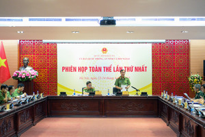 Vững cả ba chân kiềng