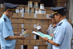  Lực lượng chức năng tiến hành kiểm tra về chất lượng sản phẩm, hàng hóa.