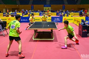 Trận chung kết đôi nam diễn ra sôi nổi tại Cung thể thao Tiên Sơn (Đà Nẵng).