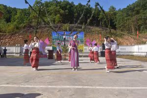 Các tiết mục dân ca, dân vũ đặc sắc tại Tết Lấp lỗ.