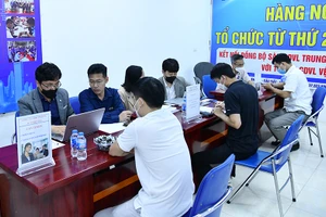 Một phiên giao dịch việc làm cho lao động EPS và thực tập sinh IM Japan về nước. (Ảnh: THỦY NGUYÊN)