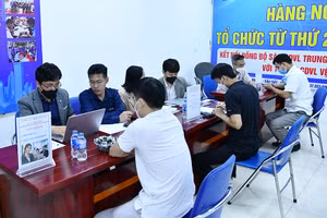 Một phiên giao dịch việc làm cho lao động EPS và thực tập sinh IM Japan về nước. (Ảnh: THỦY NGUYÊN)