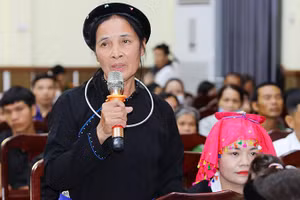 Người dân huyện Phú Lương, tỉnh Thái Nguyên, kiến nghị tại cuộc gặp mặt tiếp xúc đối thoại với Bí thư Tỉnh ủy ngày 12/9/2022 (Ảnh: Mạnh Hùng).