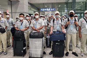 Lao động đi làm việc ở nước ngoài theo hợp đồng. (Ảnh: Colab)