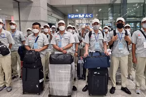 Lao động đi làm việc ở nước ngoài theo hợp đồng. (Ảnh: Colab)