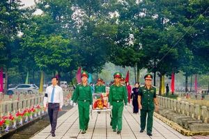 Lãnh đạo tỉnh Tây Ninh dự lễ an táng các liệt sĩ Ngày Thương binh - Liệt sĩ 27/7/2022.