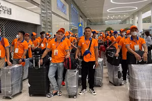Lao động đi làm việc ở nước ngoài theo hợp đồng. (Ảnh minh họa: Dolab)