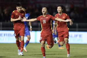 Đoàn quân của thầy Park chiến thắng giòn giã trước Đội tuyển Singapore và Ấn Độ.