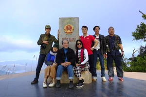 Mốc số 0 cực tây là điểm đến thu hút khách du lịch.