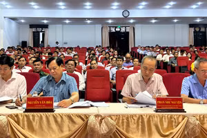 Các đồng chí lãnh đạo chủ chốt tỉnh Bạc Liêu tại hội nghị. (Ảnh: TRỌNG DUY)