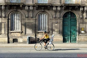 Pháp báo động đỏ về đợt nắng nóng kỷ lục kể từ năm 2003. (Ảnh: MINH DUY)