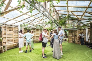 Nhà hát xây dựng hoàn toàn bằng vật liệu tái chế. Ảnh: FRONTIER