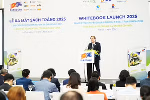 Chủ tịch EuroCham Bruno Jaspaert phát biểu ý kiến tại lễ ra mắt Sách trắng.