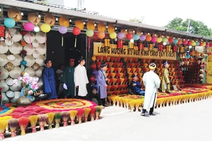 Ngày vui làng hương.