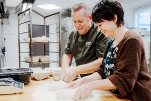 Bánh mì chua được làm từ bột nguyên cám tại Valsemøllen. Ảnh: THE GUARDIAN