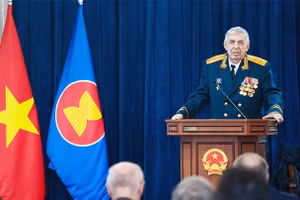 Ông Viktor Filippov phát biểu ý kiến tại lễ kỷ niệm 50 năm chiến thắng Hà Nội-Điện Biên Phủ trên không tại Moscow.