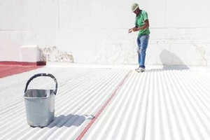 Một mái nhà được phủ vật liệu đặc biệt giúp cản nắng nóng. Ảnh: COOL ROOFS INDONESIA