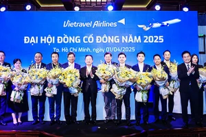 Hội đồng quản trị và Ban Kiểm soát mới nhiệm kỳ 2025-2030 của Vietravel Airlines ra mắt đại hội đồng cổ đông.
