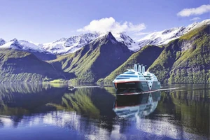 Một thiết kế mô phỏng tàu du lịch chạy điện. Ảnh: EURONEWS