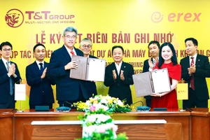Đại diện lãnh đạo Tập đoàn T&T Group và Tập đoàn Erex ký kết thỏa thuận hợp tác.