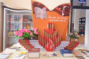 Gian trưng bày tư liệu “ Đề cương văn hóa Việt Nam”.