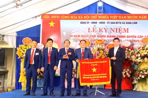 Đảng bộ và nhân dân xã Xuân Cẩm nhận Cờ thi đua của Thủ tướng Chính phủ năm 2024. 