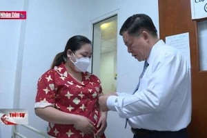Trưởng Ban Tuyên giáo Trung ương thăm và chúc mừng Ngày Thầy thuốc Việt Nam