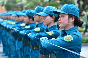 Khối nữ du kích miền nam luyện tập diễu binh cho Lễ Kỷ niệm 80 năm Ngày Quốc khánh.