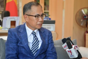 Đại sứ Việt Nam tại Thái Lan Phan Chí Thành trả lời phỏng vấn báo chí. 