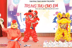 Một màn biểu diễn của Câu lạc bộ Lân sư rồng Tưởng Nghĩa Đường.