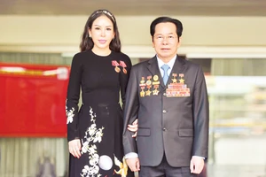 Bà Lê Nữ Thùy Dương cùng bố - doanh nhân, cựu chiến binh Lê Văn Kiểm.