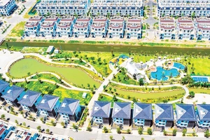 Khu đô thị được kiến tạo với mật độ mảng xanh lên đến 73% cùng nhiều tiện ích nội khu hiện đại, cao cấp.