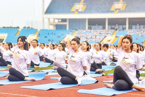 5.000 người đồng diễn yoga, xếp hình cờ Tổ quốc